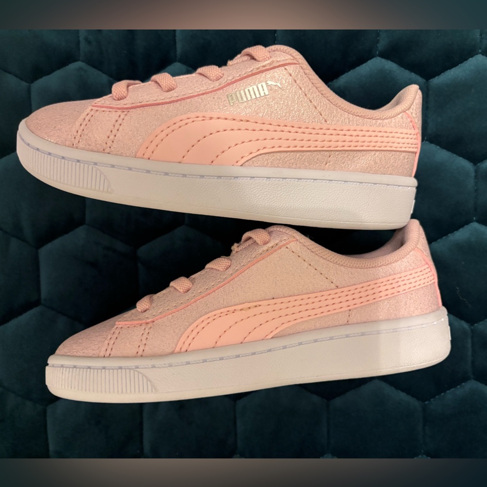 NWT Puma 🐆 Girls kids Sneakers size 9 pink